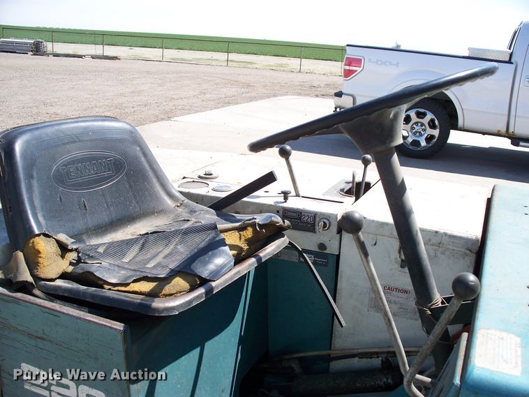 image for item GQ9534 Tennant 220  sweeper