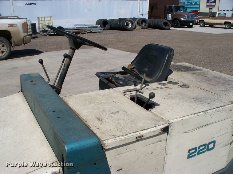 image for item GQ9534 Tennant 220  sweeper