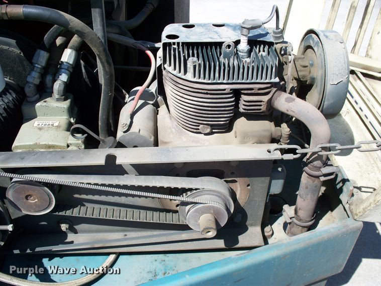 image for item GQ9534 Tennant 220  sweeper