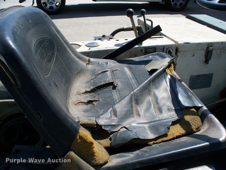 image for item GQ9534 Tennant 220  sweeper