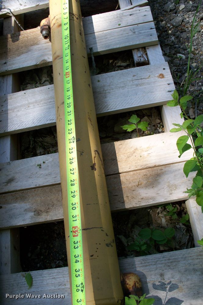 image for item GQ9606 (4) hydraulic cylinders