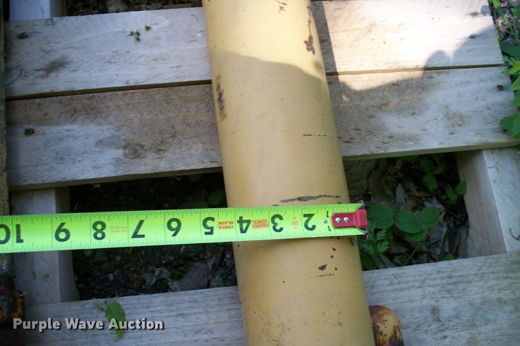 image for item GQ9606 (4) hydraulic cylinders