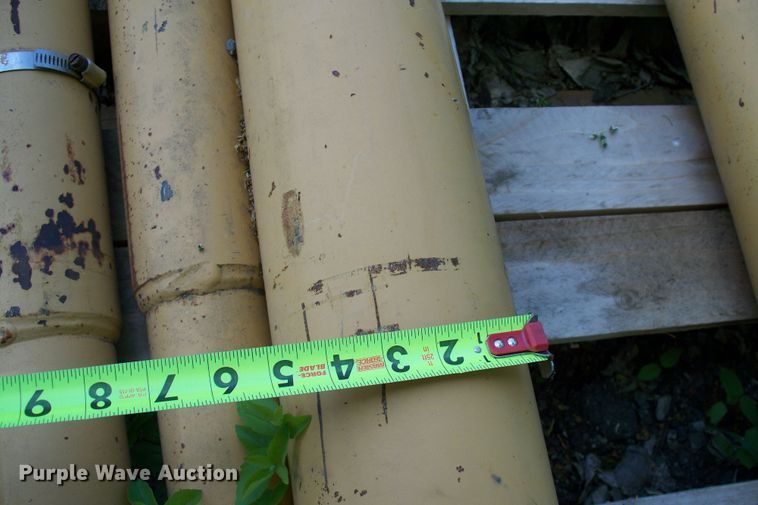 image for item GQ9606 (4) hydraulic cylinders