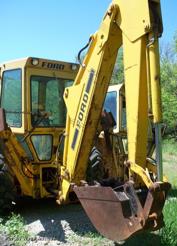 image for item GQ9609 1980 Ford 555  backhoe