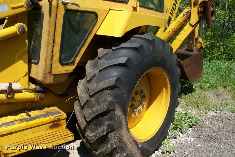 image for item GQ9609 1980 Ford 555  backhoe