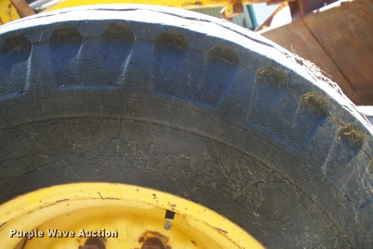 image for item GQ9609 1980 Ford 555  backhoe