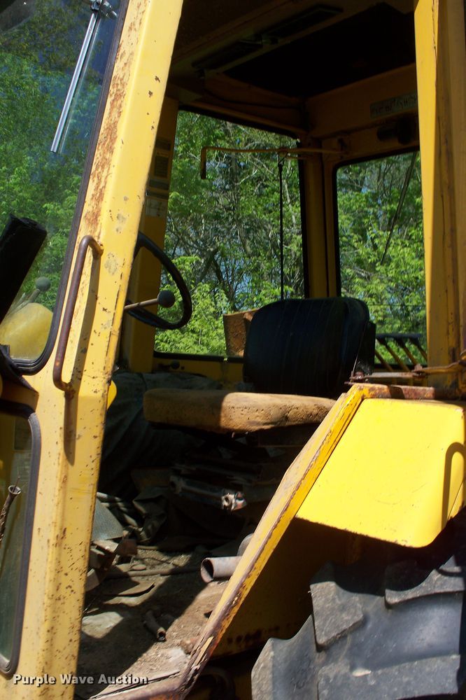 image for item GQ9609 1980 Ford 555  backhoe