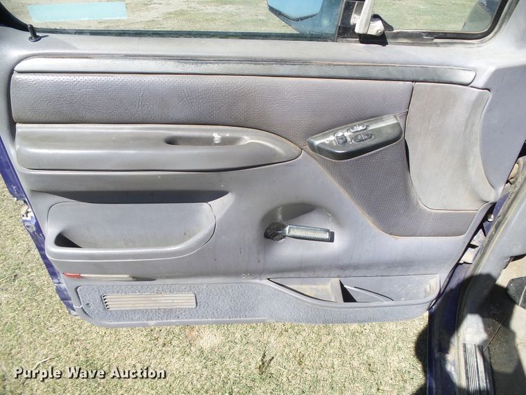 image for item GR9436 1995 Ford F150  pickup truck