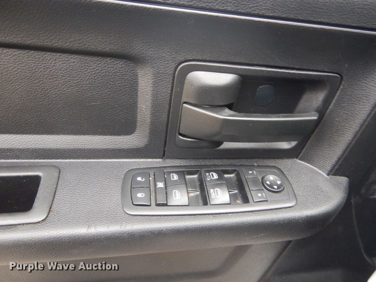 image for item GT9517 2013 Dodge Ram 2500HD  Crew Cab pickup truck