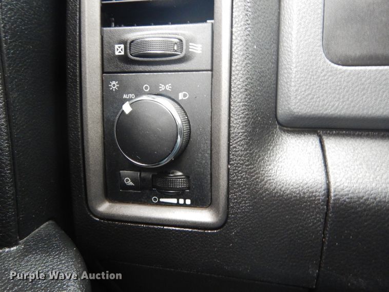 image for item GT9517 2013 Dodge Ram 2500HD  Crew Cab pickup truck