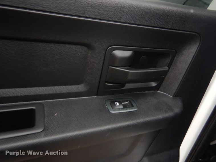 image for item GT9517 2013 Dodge Ram 2500HD  Crew Cab pickup truck