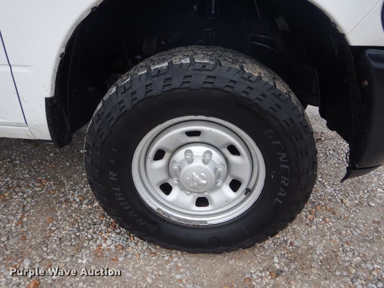 image for item GT9517 2013 Dodge Ram 2500HD  Crew Cab pickup truck