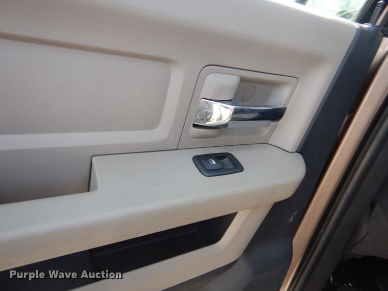 image for item GT9666 2010 Dodge Ram 2500HD  Crew Cab pickup truck