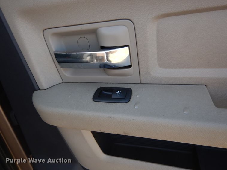 image for item GT9666 2010 Dodge Ram 2500HD  Crew Cab pickup truck