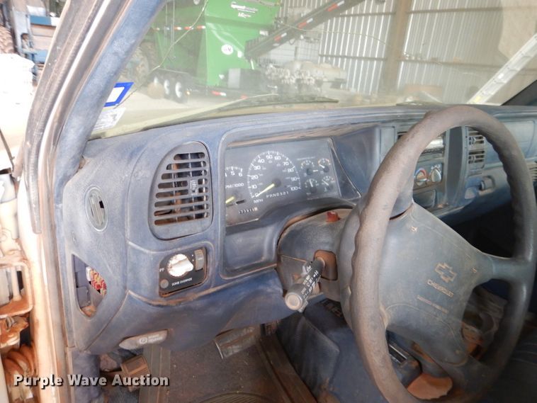 image for item HC9167 1997 Chevrolet Suburban  SUV