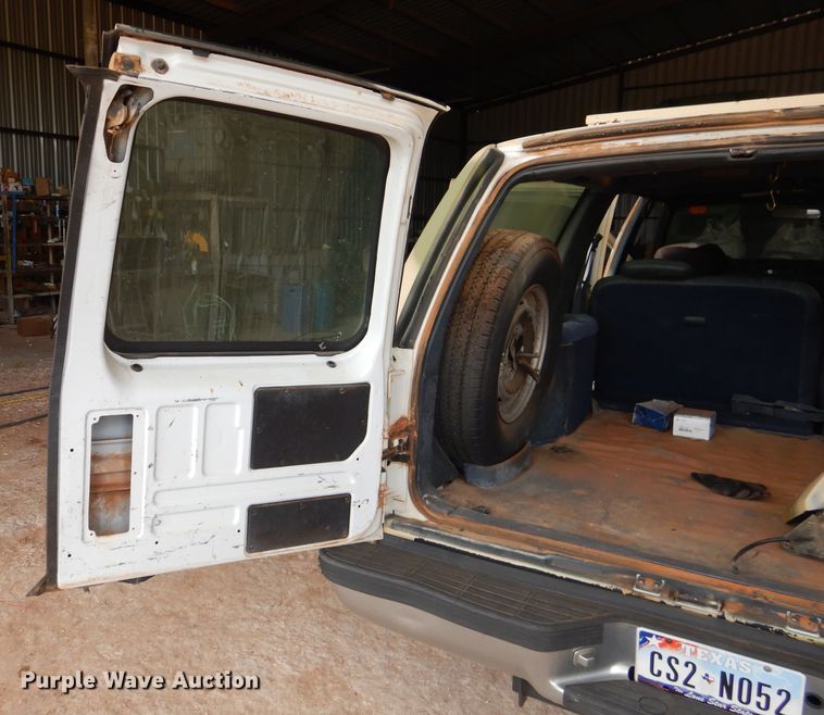 image for item HC9167 1997 Chevrolet Suburban  SUV