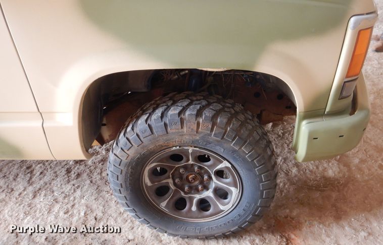 image for item HC9167 1997 Chevrolet Suburban  SUV