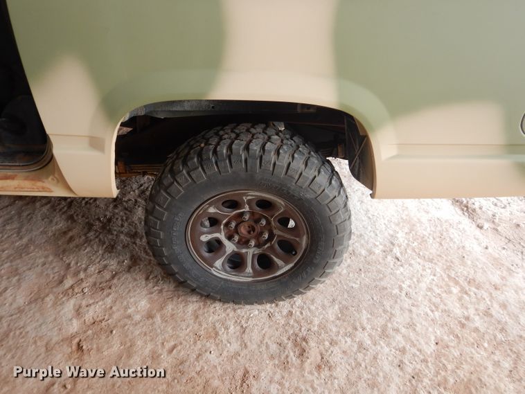 image for item HC9167 1997 Chevrolet Suburban  SUV