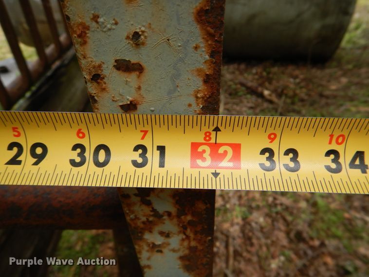 image for item HC9256 Livestock squeeze chute