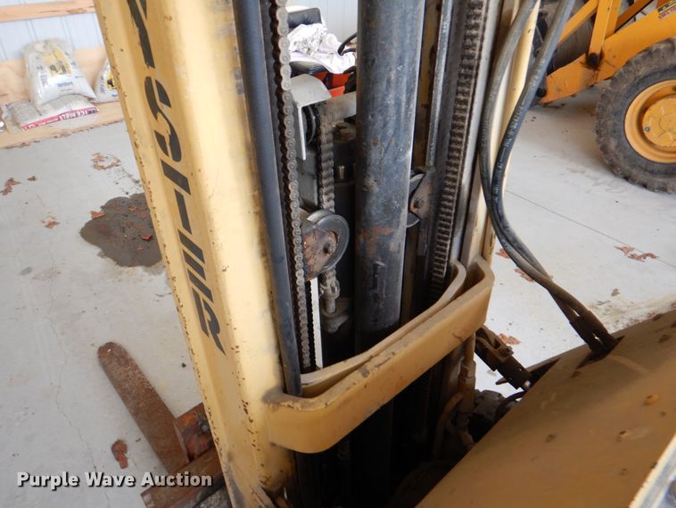 image for item HC9273 Hyster S30A  forklift