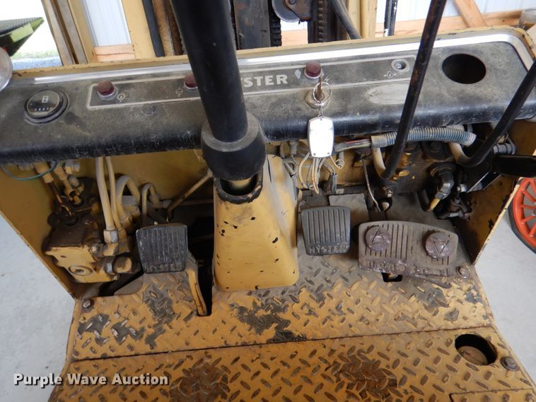 image for item HC9273 Hyster S30A  forklift