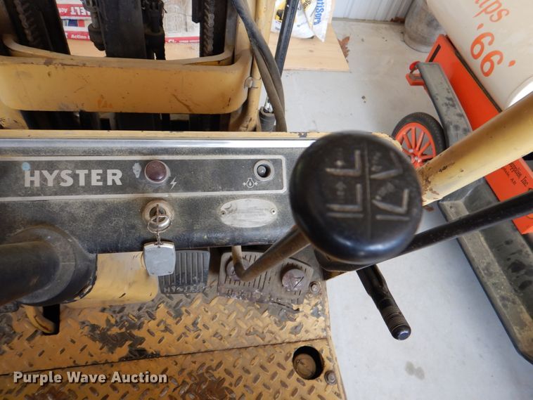 image for item HC9273 Hyster S30A  forklift