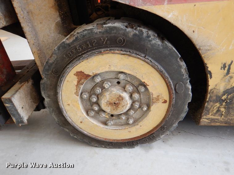 image for item HC9273 Hyster S30A  forklift