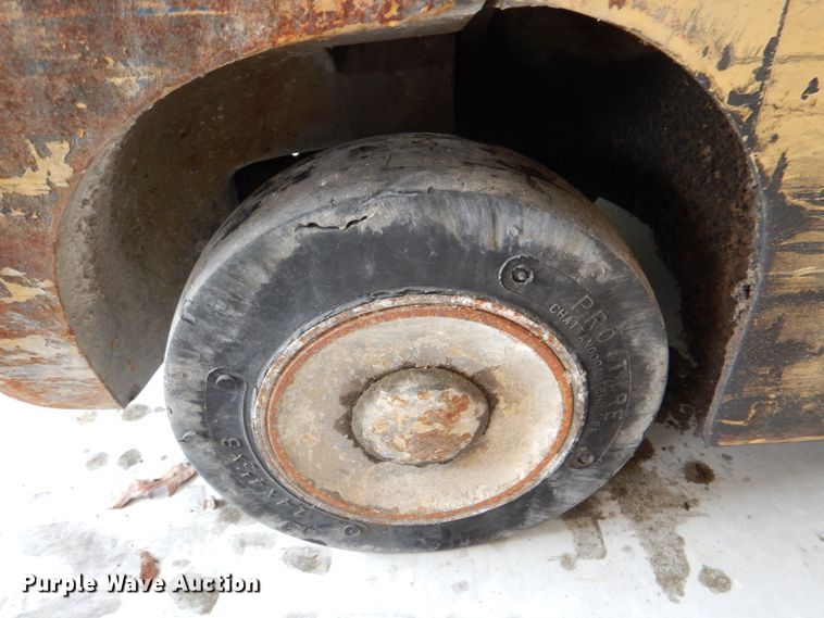 image for item HC9273 Hyster S30A  forklift