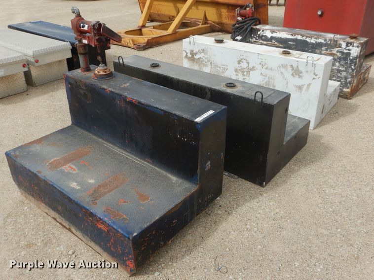 image for item HF9204 (4) 105 gallon fuel tanks