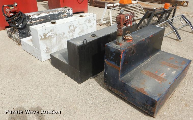 image for item HF9204 (4) 105 gallon fuel tanks