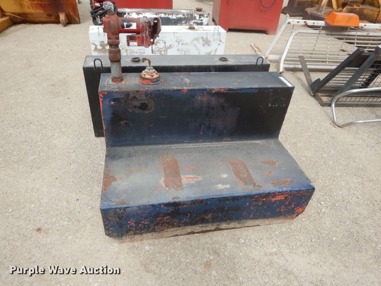 image for item HF9204 (4) 105 gallon fuel tanks