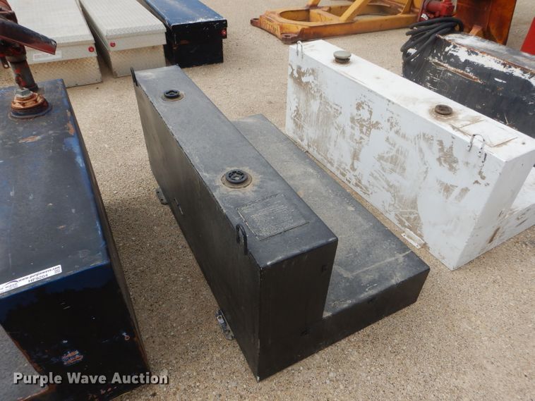 image for item HF9204 (4) 105 gallon fuel tanks