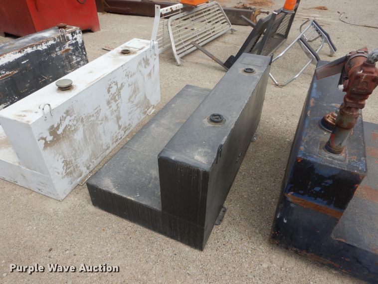 image for item HF9204 (4) 105 gallon fuel tanks