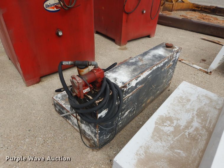 image for item HF9204 (4) 105 gallon fuel tanks
