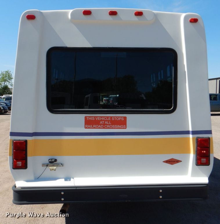 image for item HL9455 2004 Chevrolet Express G3500  shuttle bus
