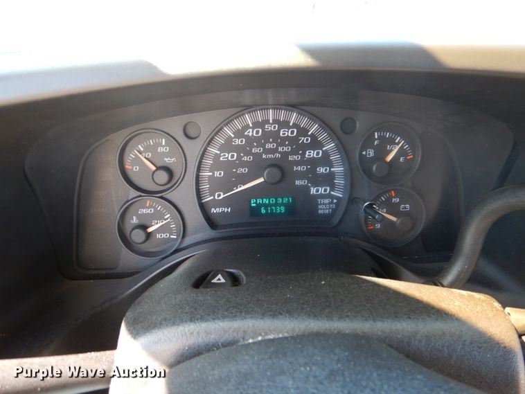 image for item HL9455 2004 Chevrolet Express G3500  shuttle bus