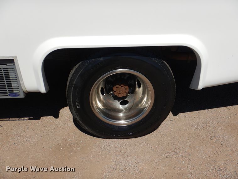 image for item HL9455 2004 Chevrolet Express G3500  shuttle bus