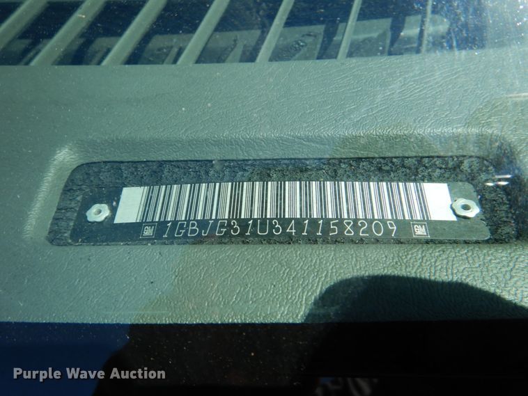 image for item HL9455 2004 Chevrolet Express G3500  shuttle bus