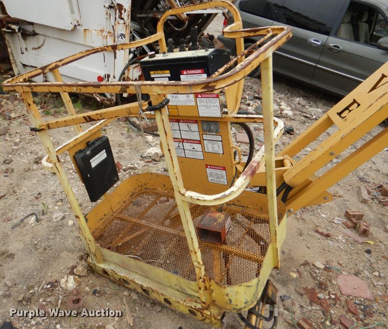 image for item HL9456 1999 Grove AMZ51E  boom lift