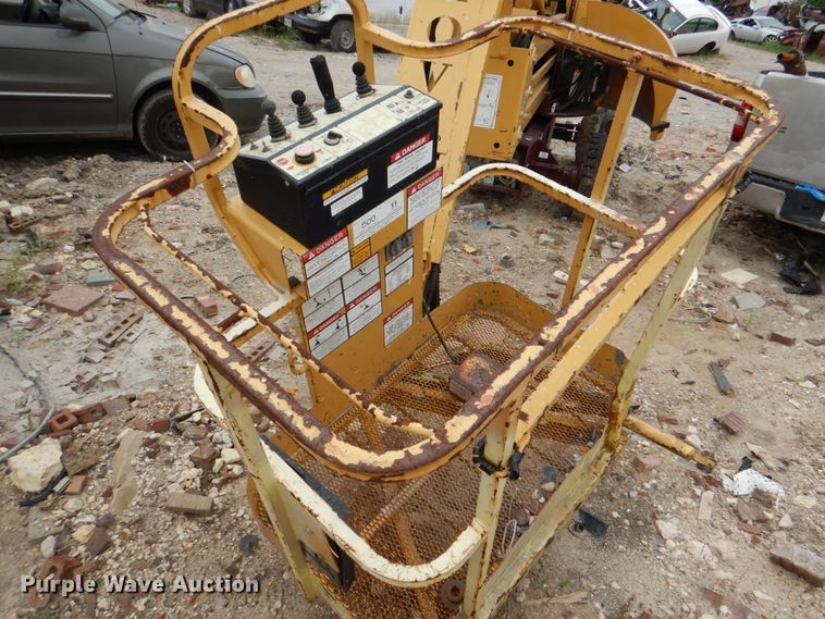 image for item HL9456 1999 Grove AMZ51E  boom lift