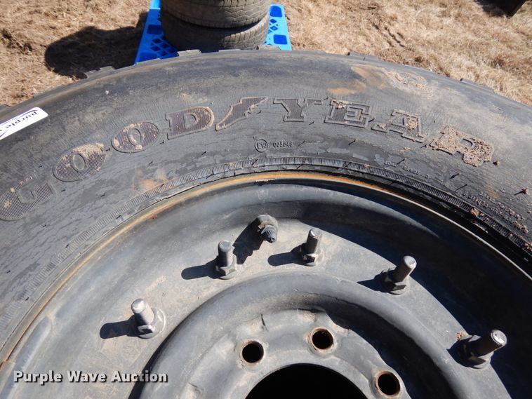 image for item HR9152 (4) tires