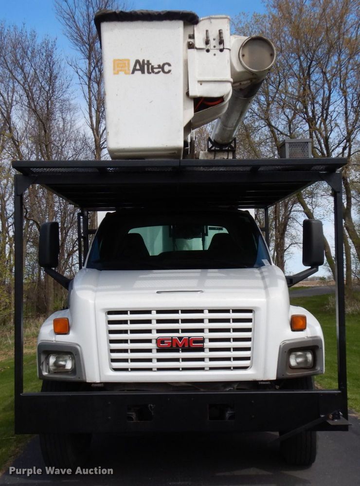 image for item HR9249 2004 GMC C7500  forestry bucket truck