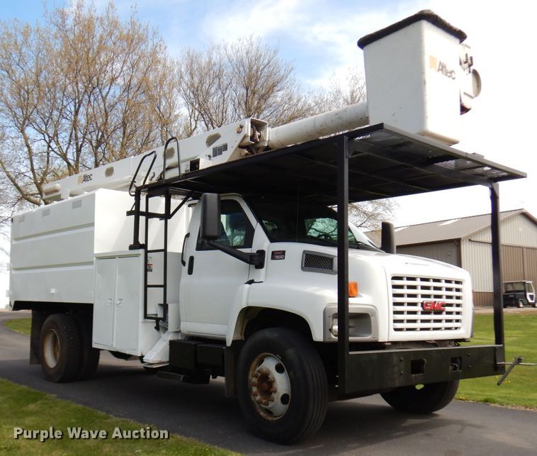 image for item HR9249 2004 GMC C7500  forestry bucket truck