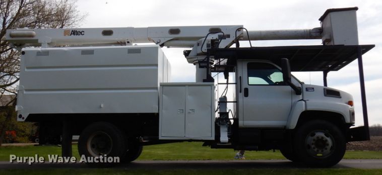 image for item HR9249 2004 GMC C7500  forestry bucket truck