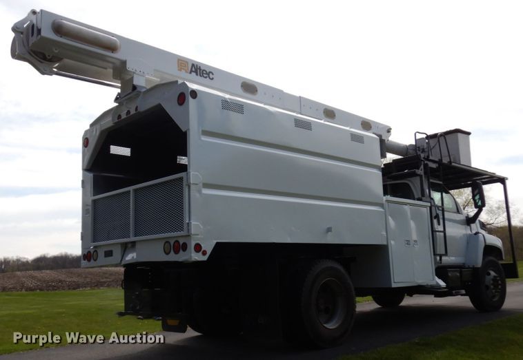 image for item HR9249 2004 GMC C7500  forestry bucket truck
