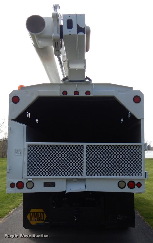 image for item HR9249 2004 GMC C7500  forestry bucket truck