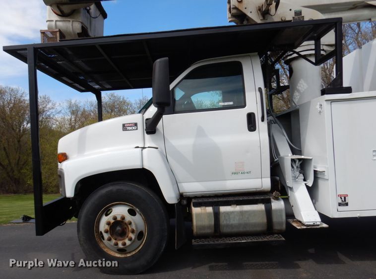 image for item HR9249 2004 GMC C7500  forestry bucket truck