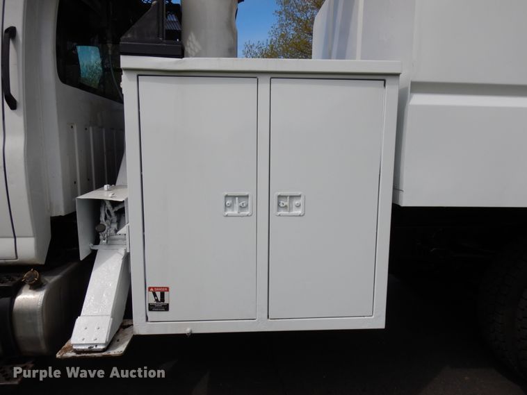 image for item HR9249 2004 GMC C7500  forestry bucket truck