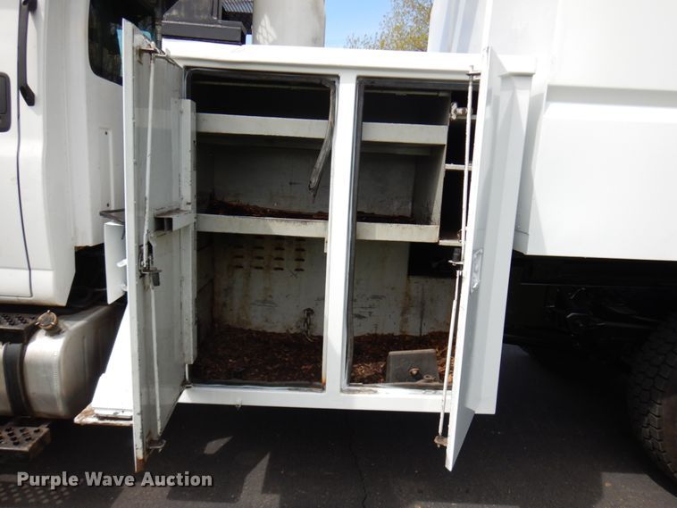 image for item HR9249 2004 GMC C7500  forestry bucket truck