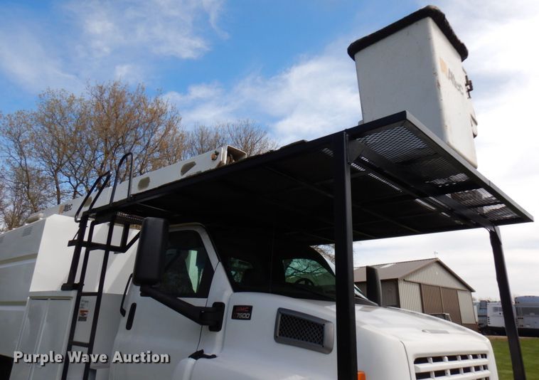image for item HR9249 2004 GMC C7500  forestry bucket truck
